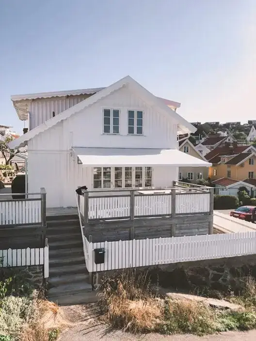 Terrassmarkis monterad på uteplats